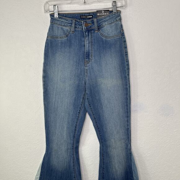 Fashion Nova only the best vibes bell bottom jeans - medium blue wash size 3 - Picture 10 of 11